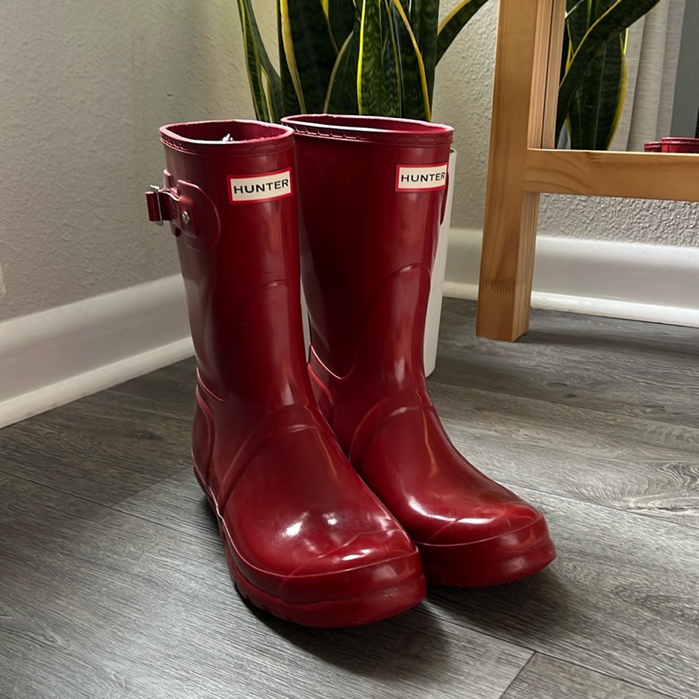 Hunter Short Glossy Red Rainboots - Women’s 10